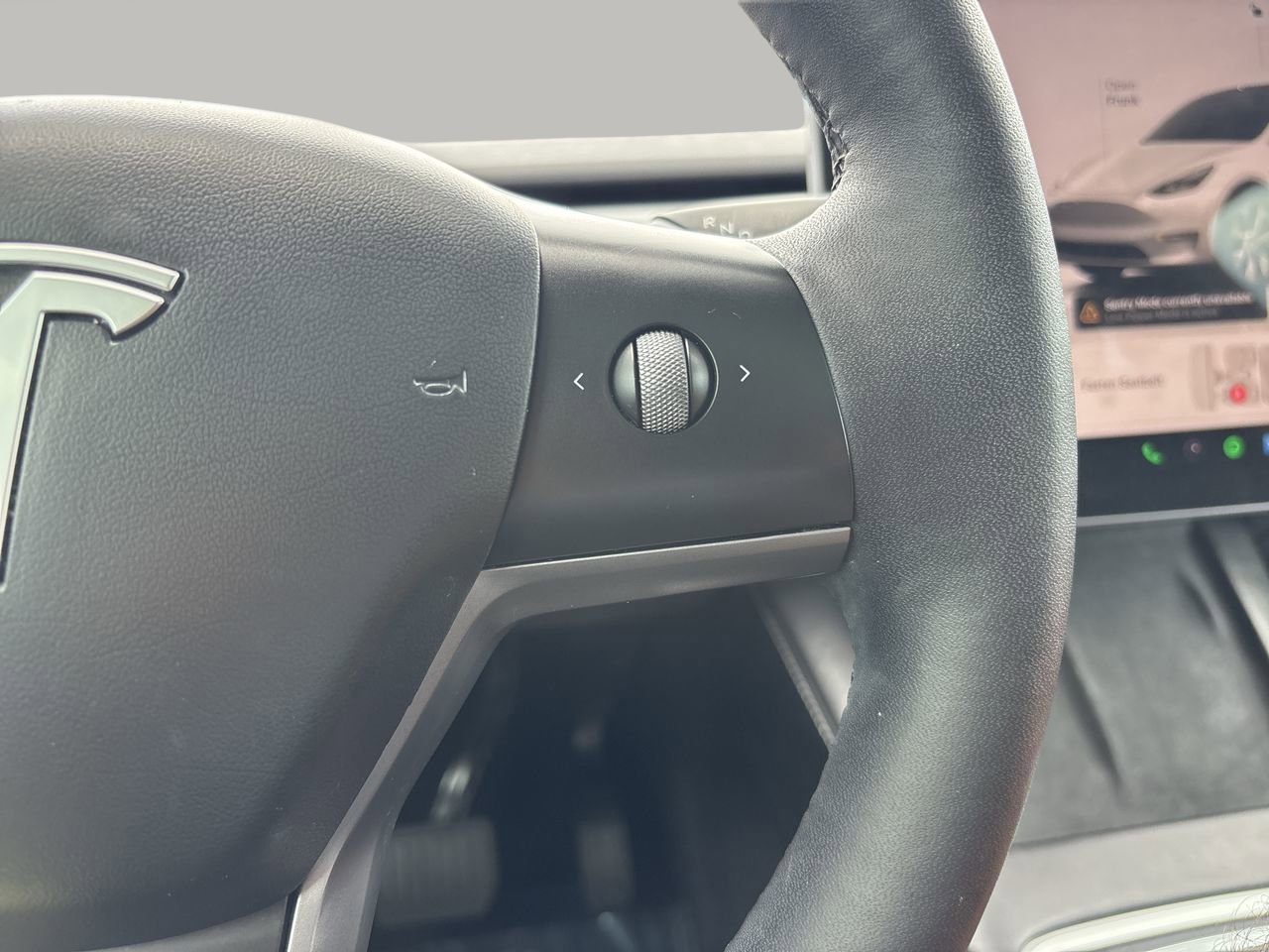 Used 2024 Tesla Model Y 2WD image 25