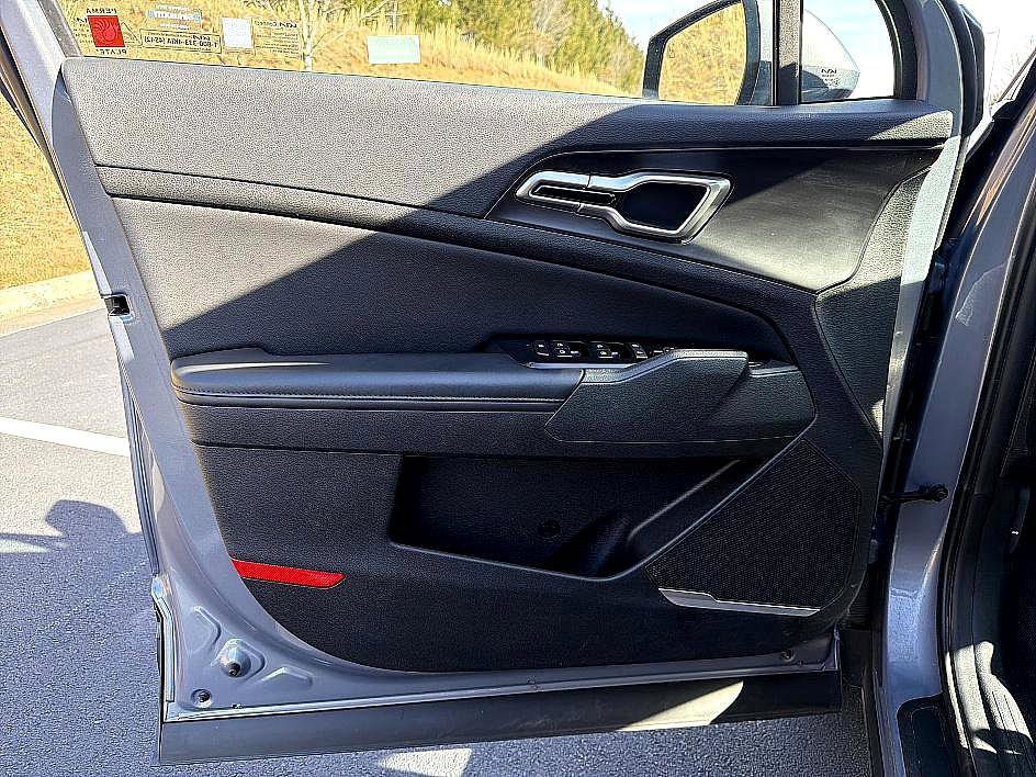 Used 2023 Kia Sportage EX image 9