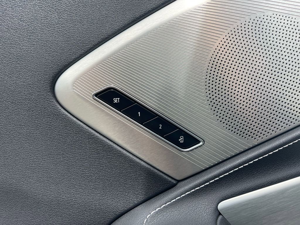 Used 2023 Chevrolet Corvette Stingray w/ Z51 Performance Package image 11