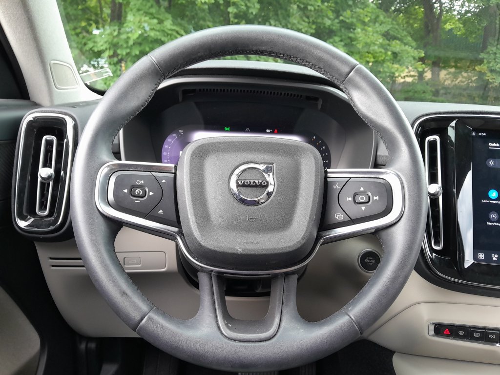 Used 2024 Volvo XC40 B5 Plus w/ Protection Package Premier AWD/4WD image 16