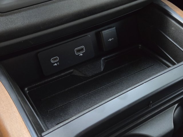 Used 2023 Land Rover Defender 110 X AWD/4WD image 24