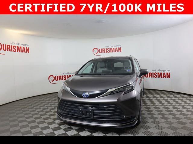 Used 2024 Toyota Sienna LE image 1