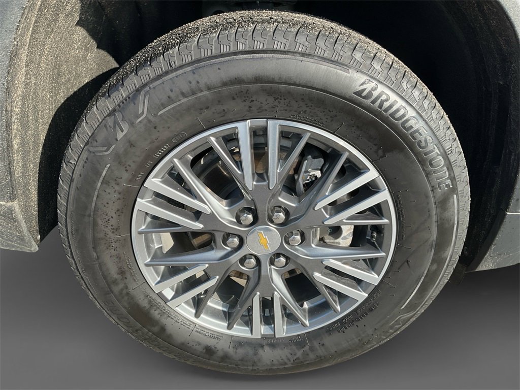 Used 2025 Chevrolet Traverse LT image 15