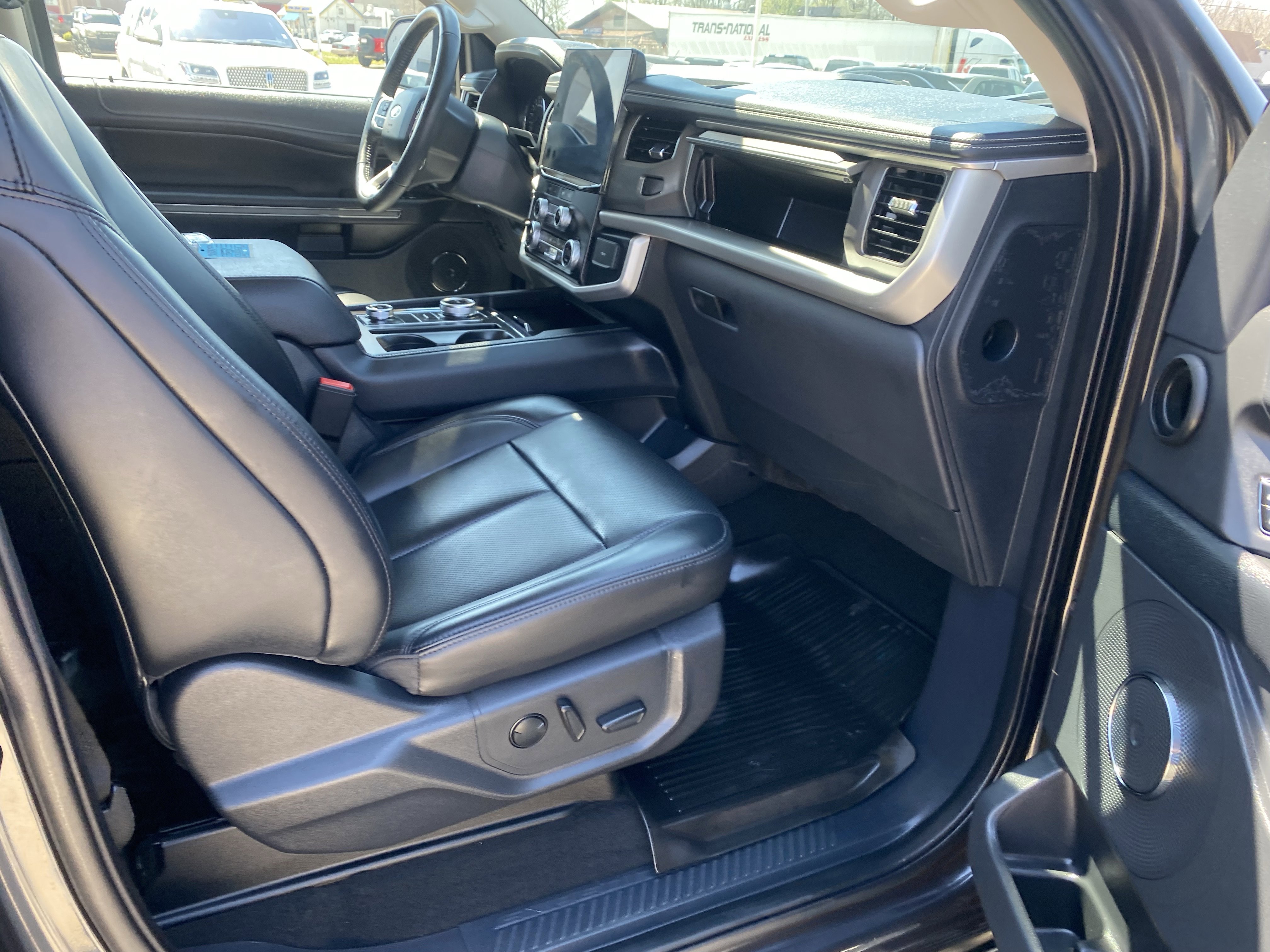 Used 2024 Ford Expedition XLT image 9