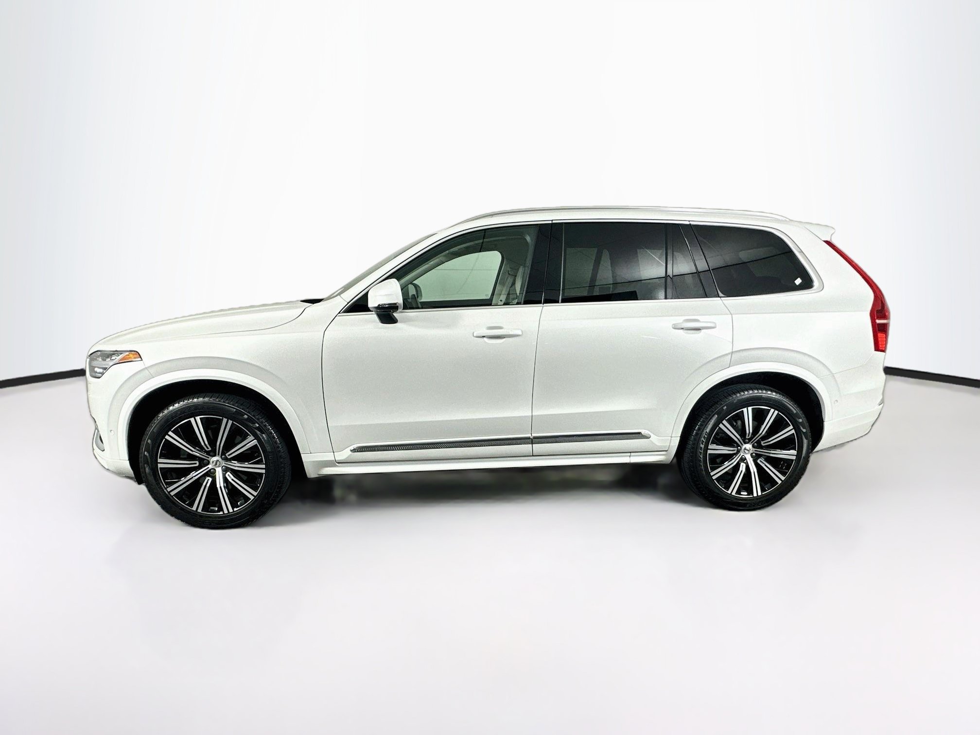 Used 2023 Volvo XC90 B6 Plus w/ Protection Package AWD/4WD image 4