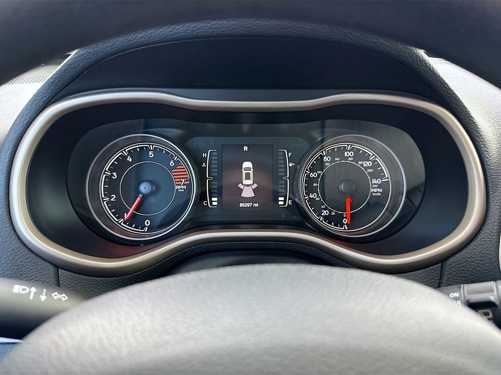 Used 2018 Jeep Cherokee Latitude w/ Safety Group image 34