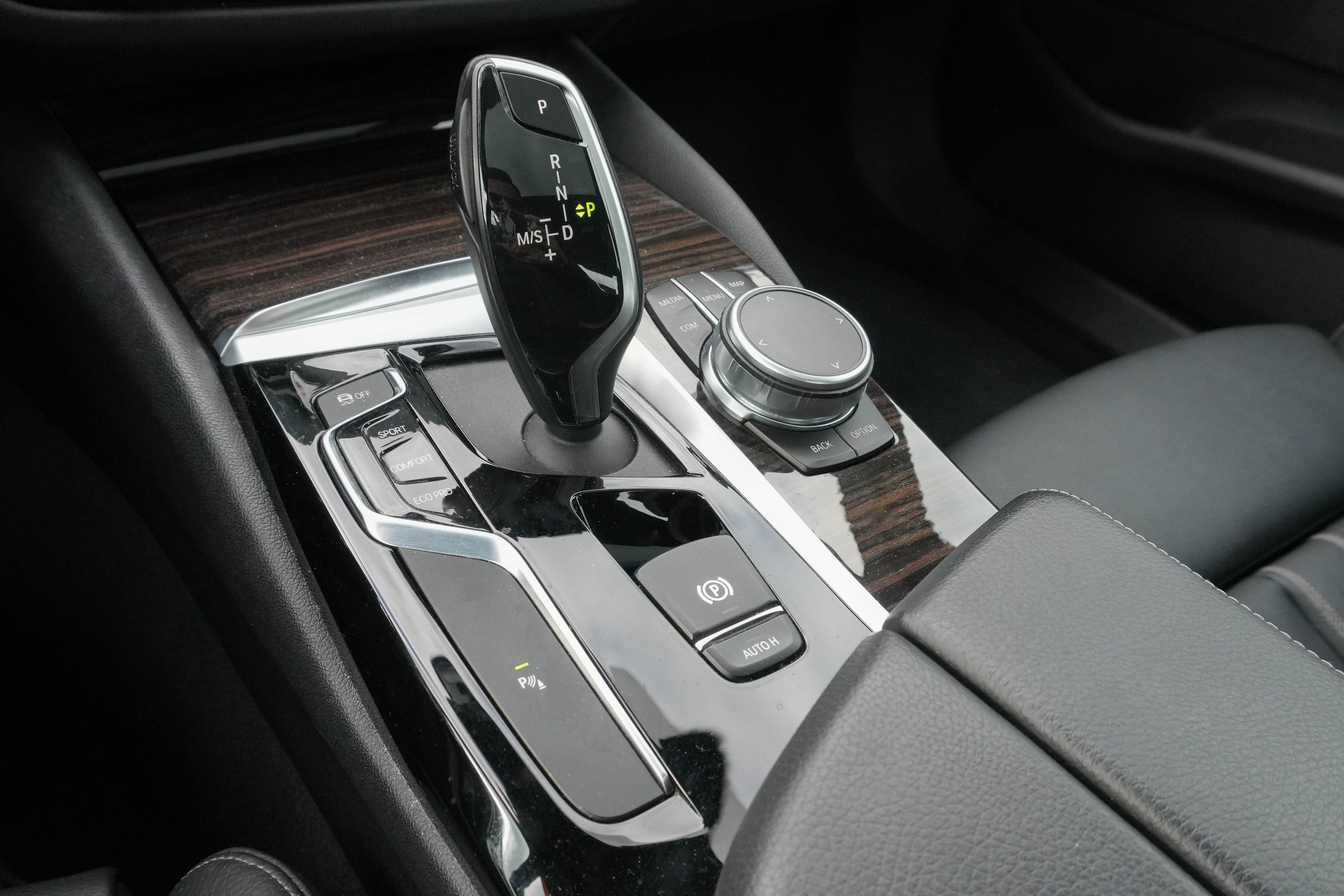 Used 2020 BMW 530i w/ Convenience Package RWD image 26
