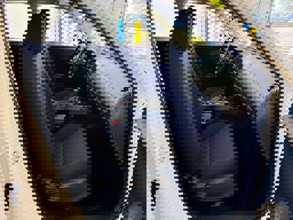 Certified 2025 Honda HR-V LX image 39