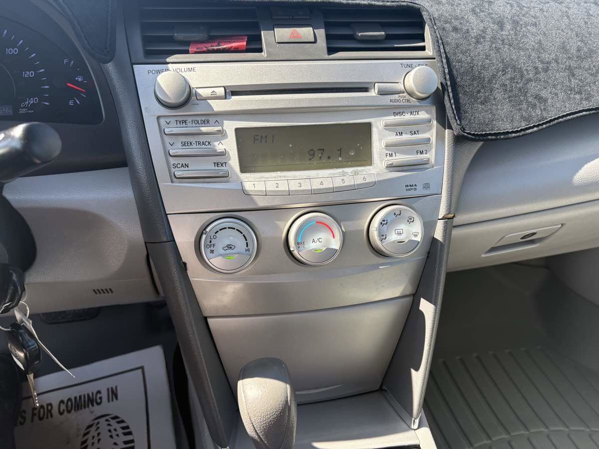 Used 2010 Toyota Camry LE FWD image 23