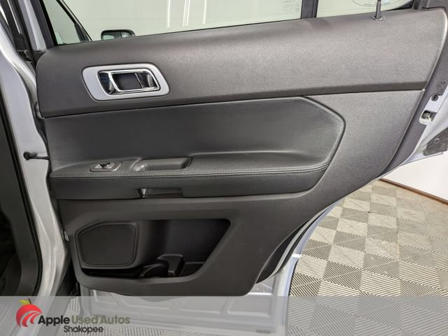 Used 2015 Ford Explorer XLT w/ Equipment Group 202A AWD/4WD image 41