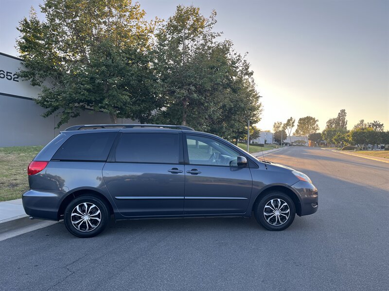 Used 2006 Toyota Sienna LE FWD image 2