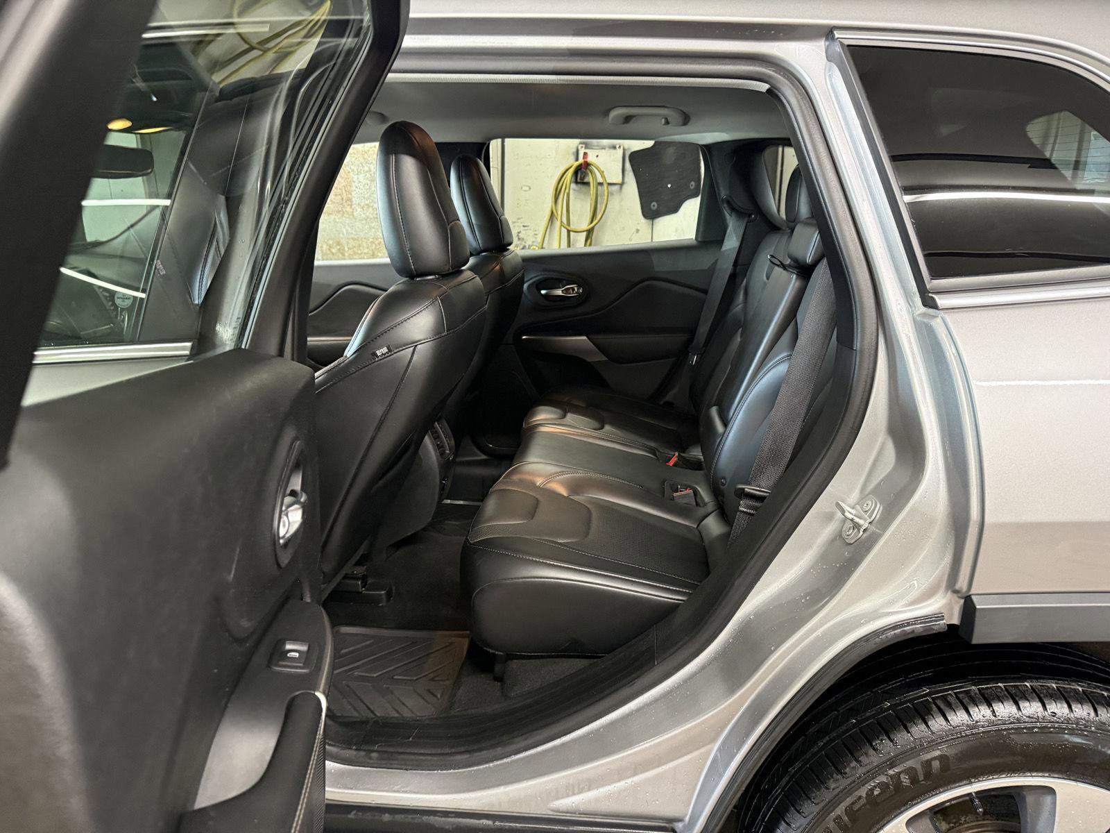 Used 2019 Jeep Cherokee Limited AWD/4WD image 18