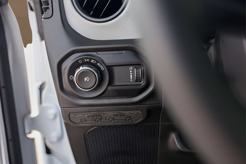 Used 2025 Jeep Wrangler Unlimited Sport AWD/4WD image 15