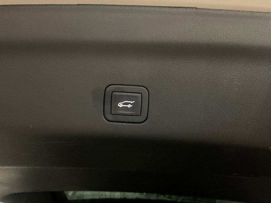 Used 2024 Chevrolet Tahoe High Country image 17