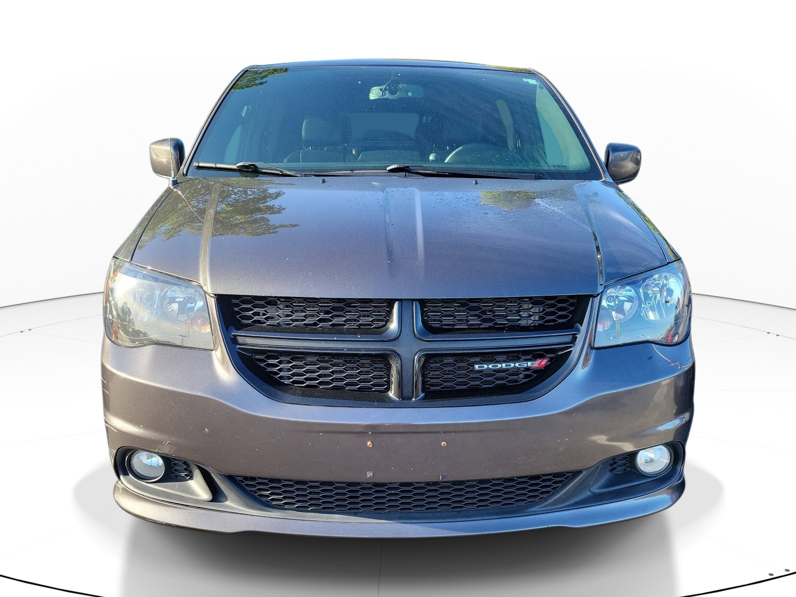 Used 2016 Dodge Grand Caravan SXT FWD image 2