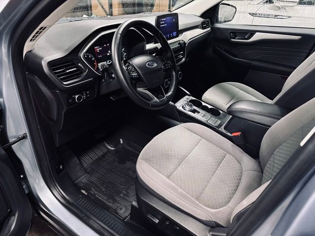 Used 2022 Ford Escape SE w/ SE Sport Appearance Package image 18
