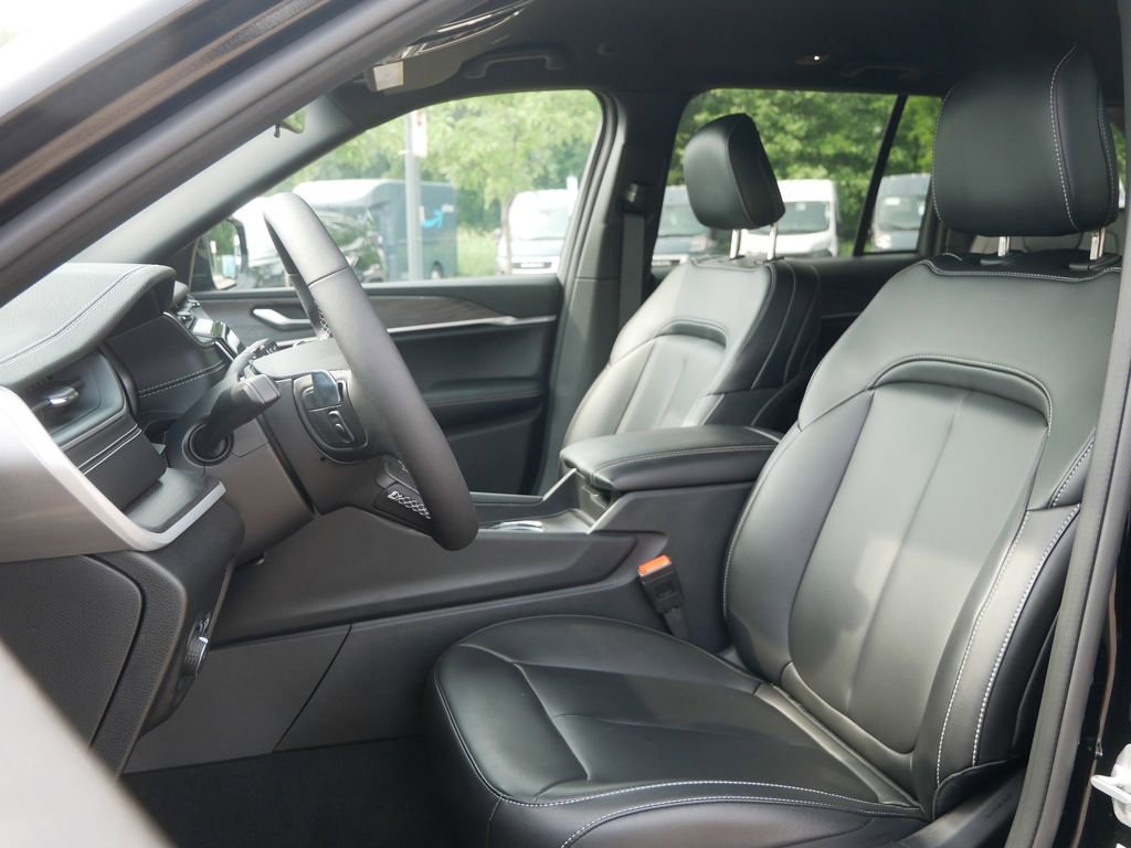 New 2025 Jeep Grand Cherokee Limited w/ Trailer Tow Package image 29