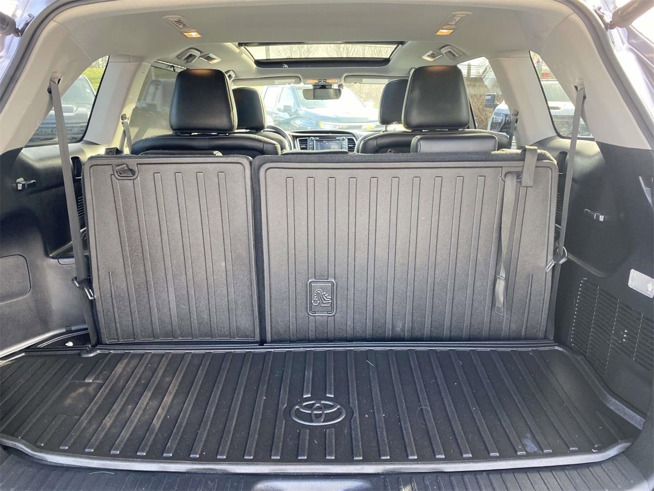 Used 2019 Toyota Highlander AWD V6 image 8