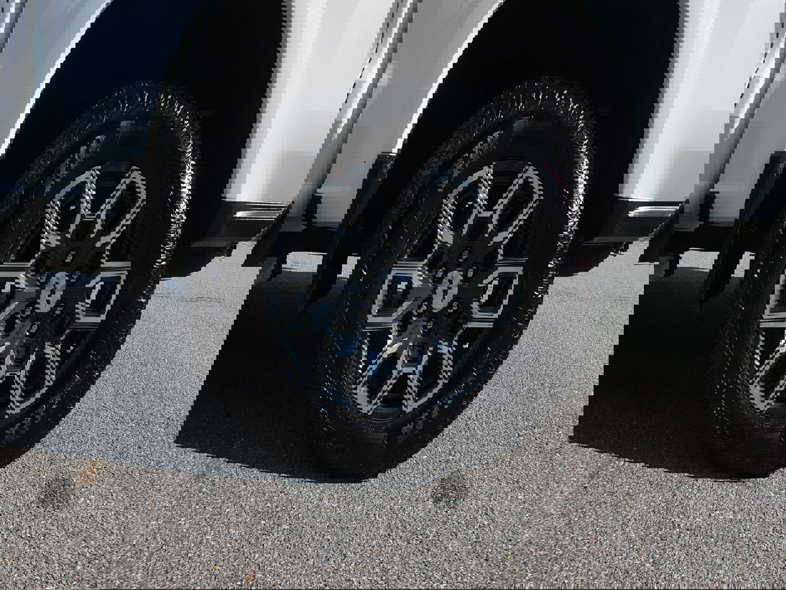 Used 2024 Chevrolet Colorado Z71 w/ Z71 Convenience Package 2 image 10