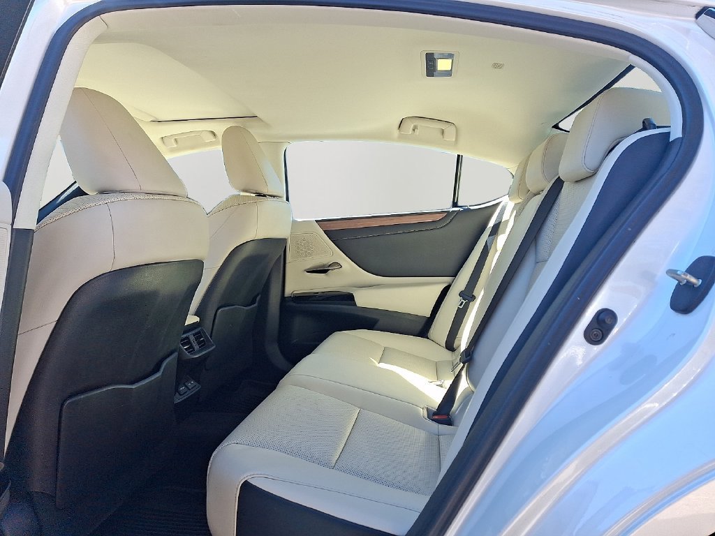 Used 2023 Lexus ES 250 w/ Premium Package AWD/4WD image 9
