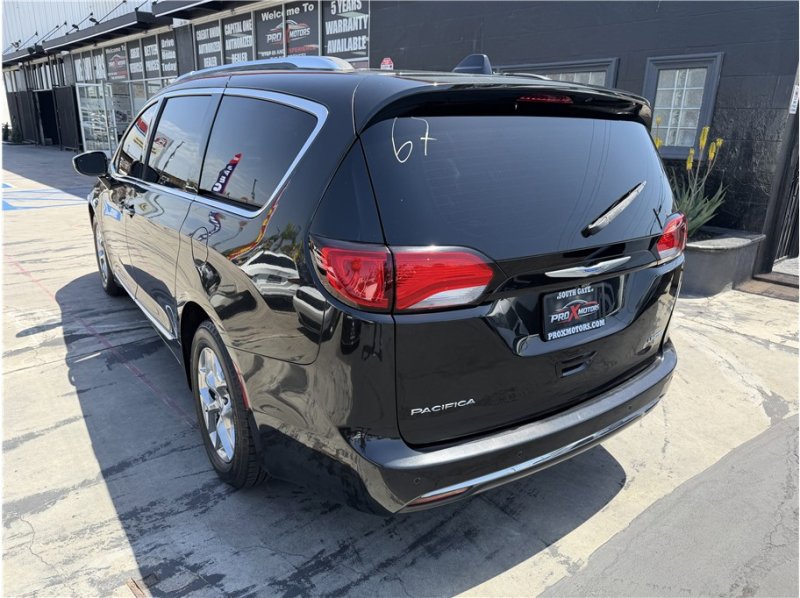 Used 2018 Chrysler Pacifica Limited FWD image 5