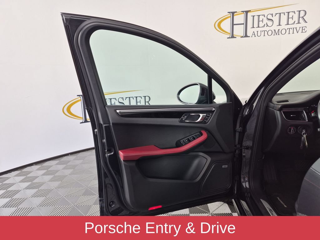 Used 2017 Porsche Macan GTS AWD/4WD image 14