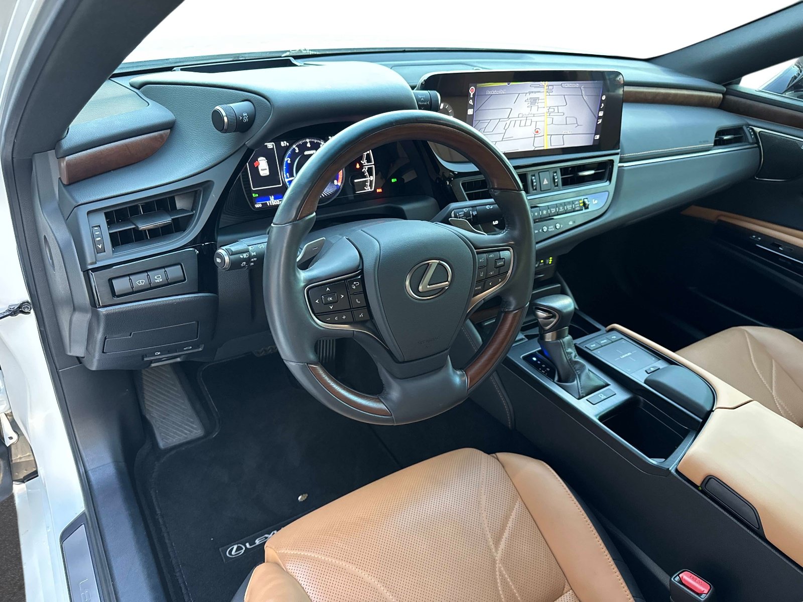 Certified 2022 Lexus ES 350 Ultra Luxury w/ Accessory Package FWD image 21