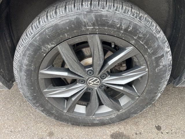Used 2022 Volkswagen Tiguan SE w/ Panoramic Sunroof Package image 4