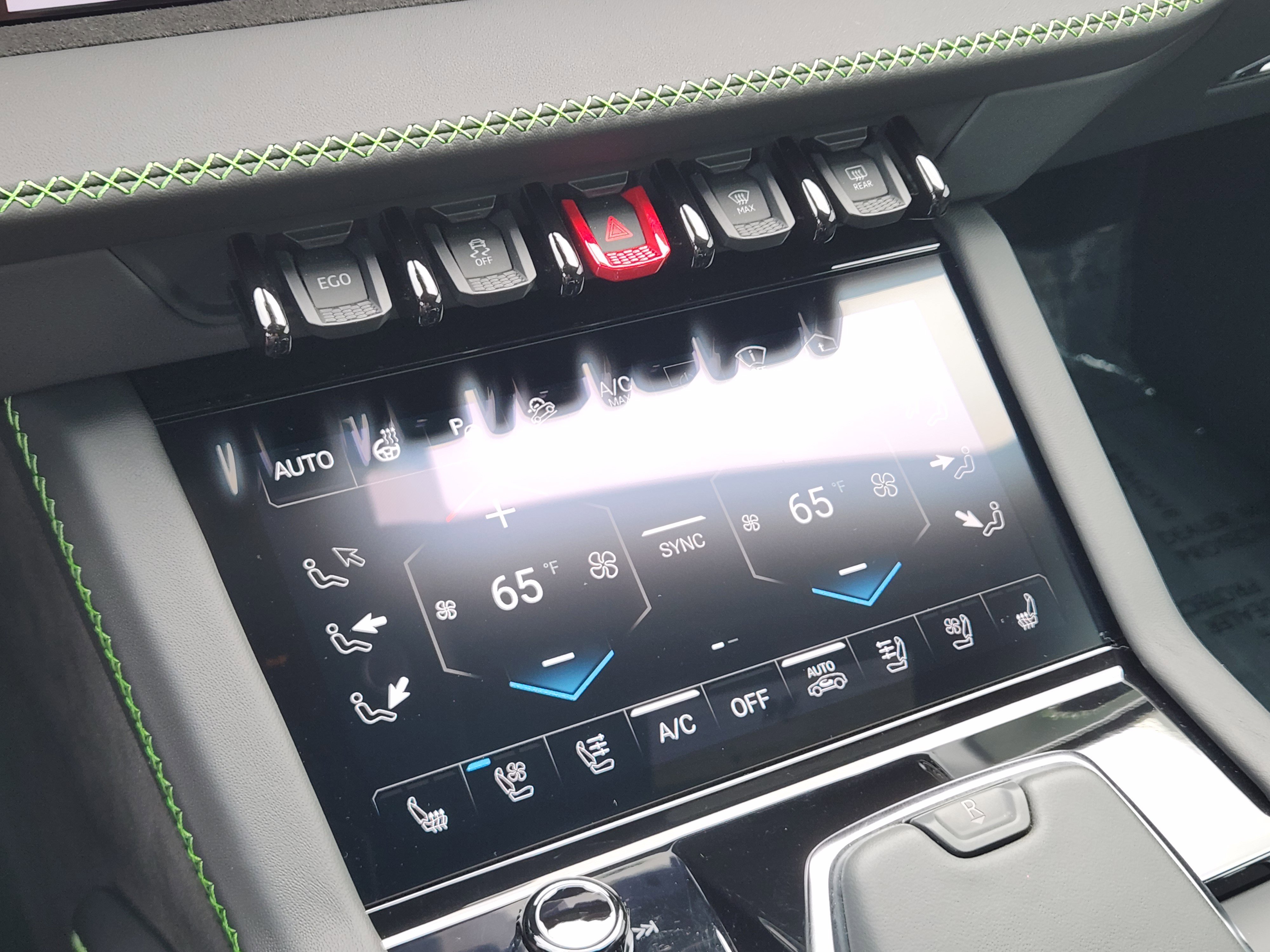 Used 2025 Lamborghini Urus SE image 17