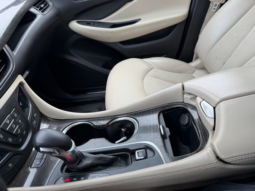 Used 2020 Buick Envision Preferred w/ LPO, Cargo Package FWD image 21