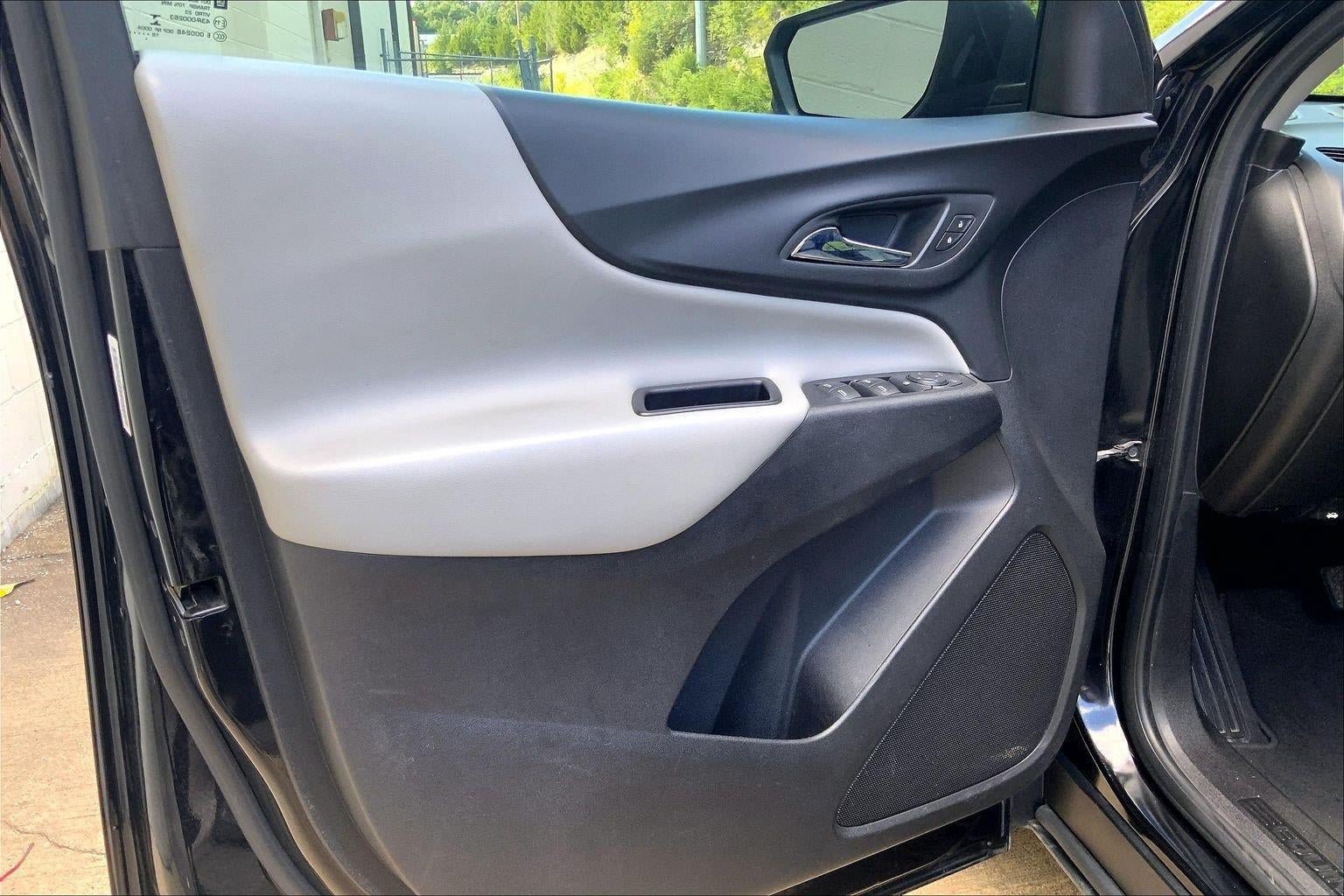 Used 2020 Chevrolet Equinox LS FWD image 25