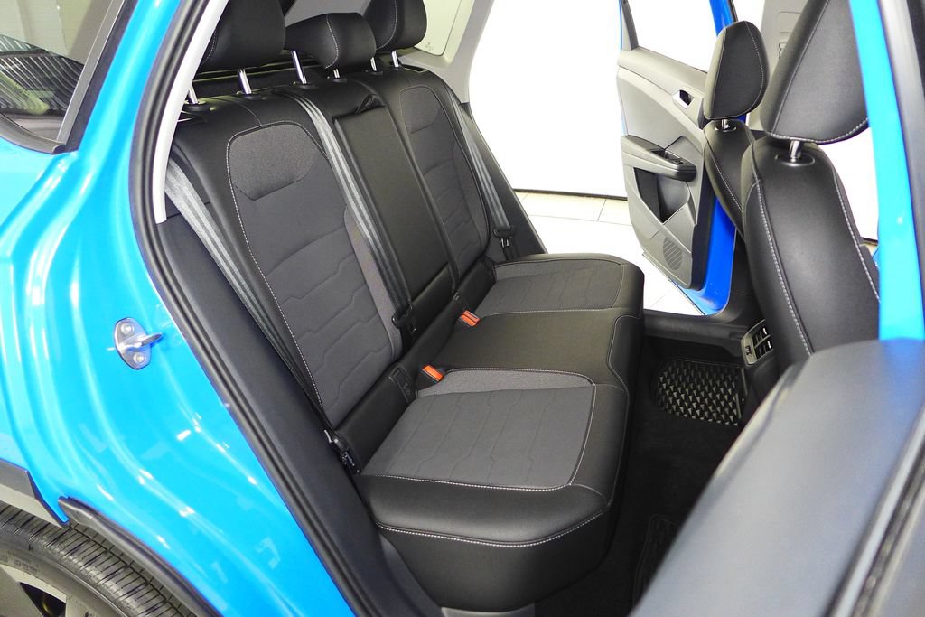 Used 2025 Volkswagen Taos SE FWD image 20