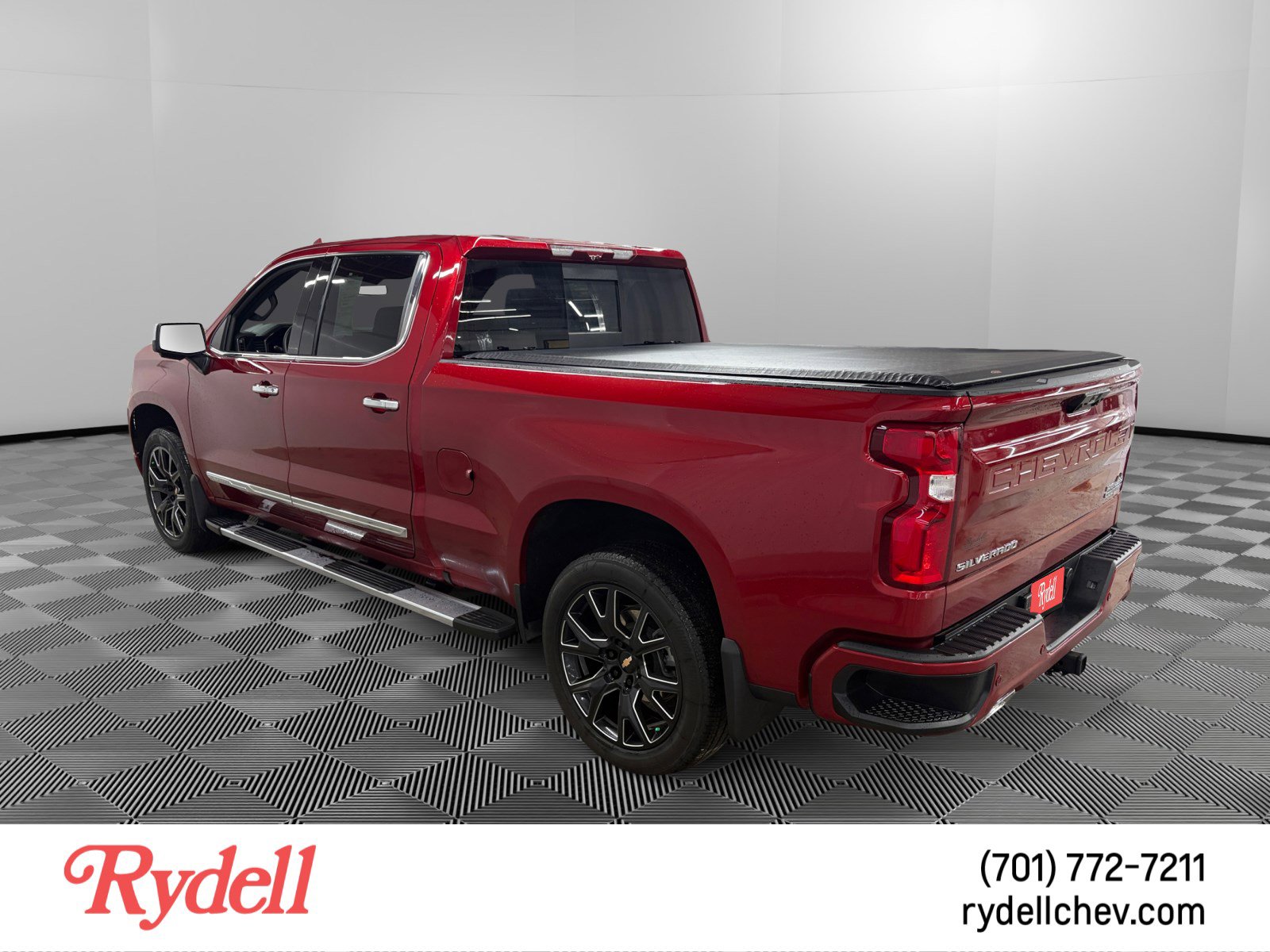 Used 2025 Chevrolet Silverado 1500 High Country w/ High Country Premium Package image 3