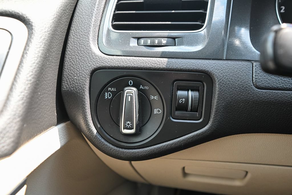 Used 2019 Volkswagen Golf SE FWD image 39
