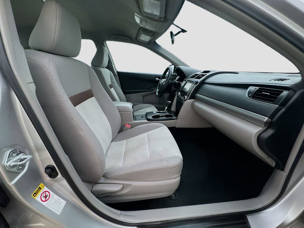 Used 2012 Toyota Camry LE FWD image 29