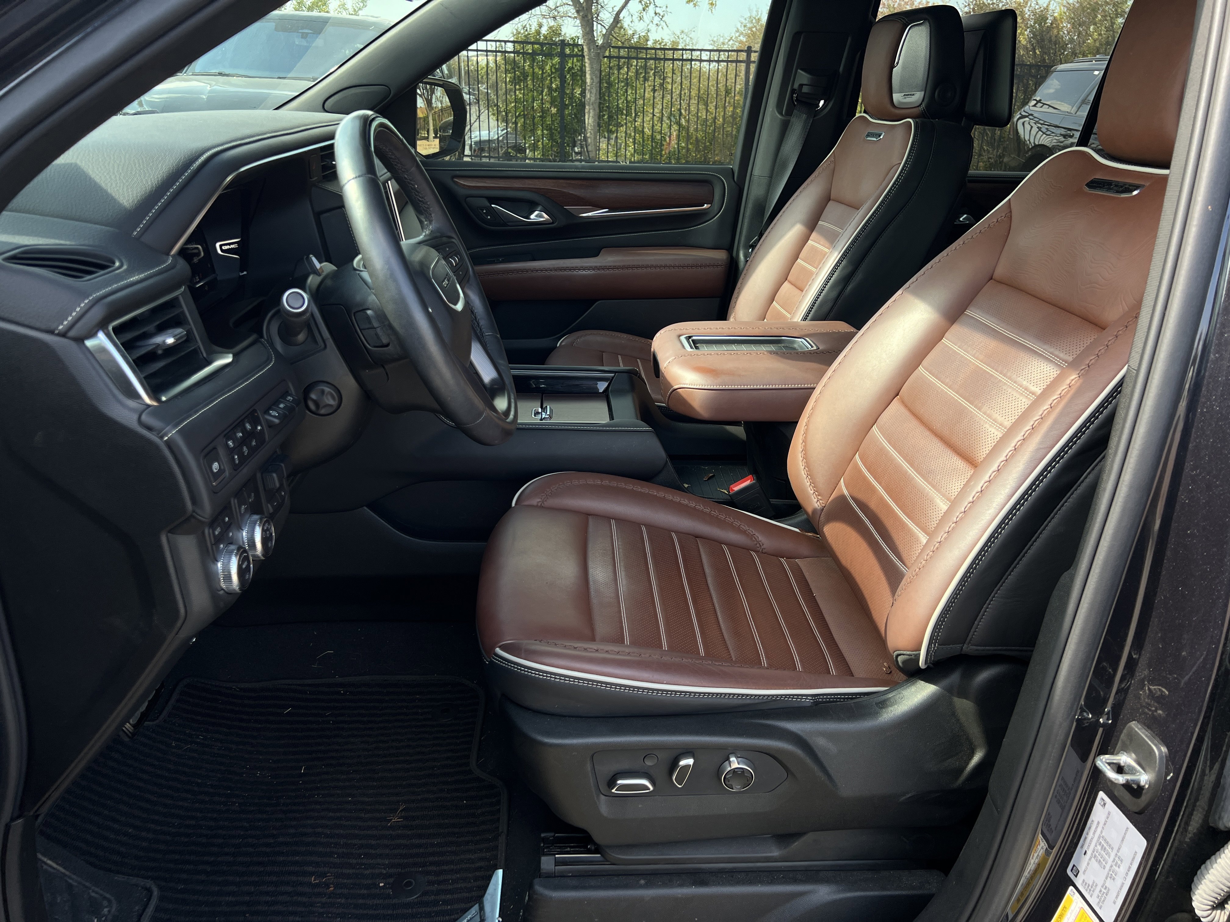 Used 2024 GMC Yukon Denali Ultimate image 21