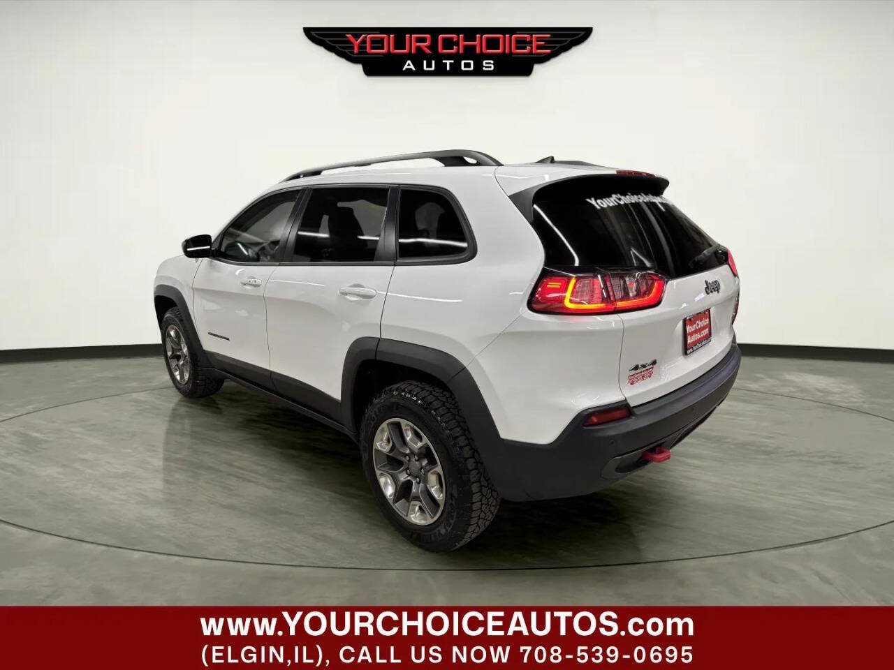 Used 2019 Jeep Cherokee Trailhawk w/ Cold Weather Group AWD/4WD image 3