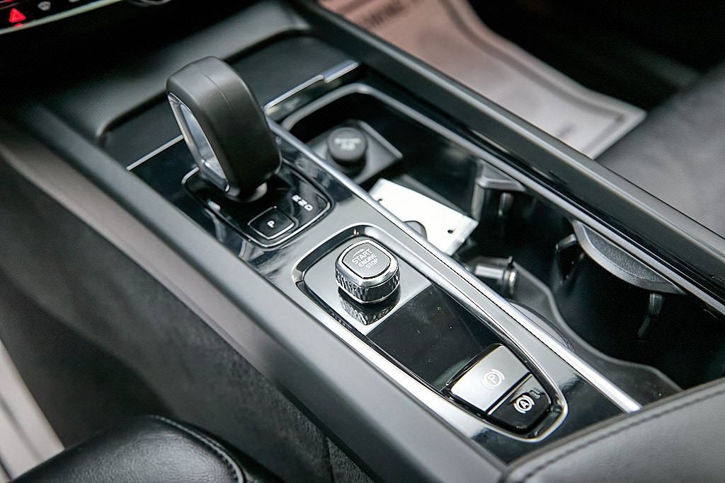 Certified 2023 Volvo XC60 B5 Core w/ Climate Package image 17