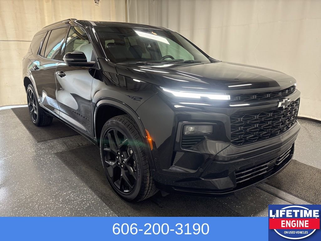 Used 2024 Chevrolet Traverse RS image 3