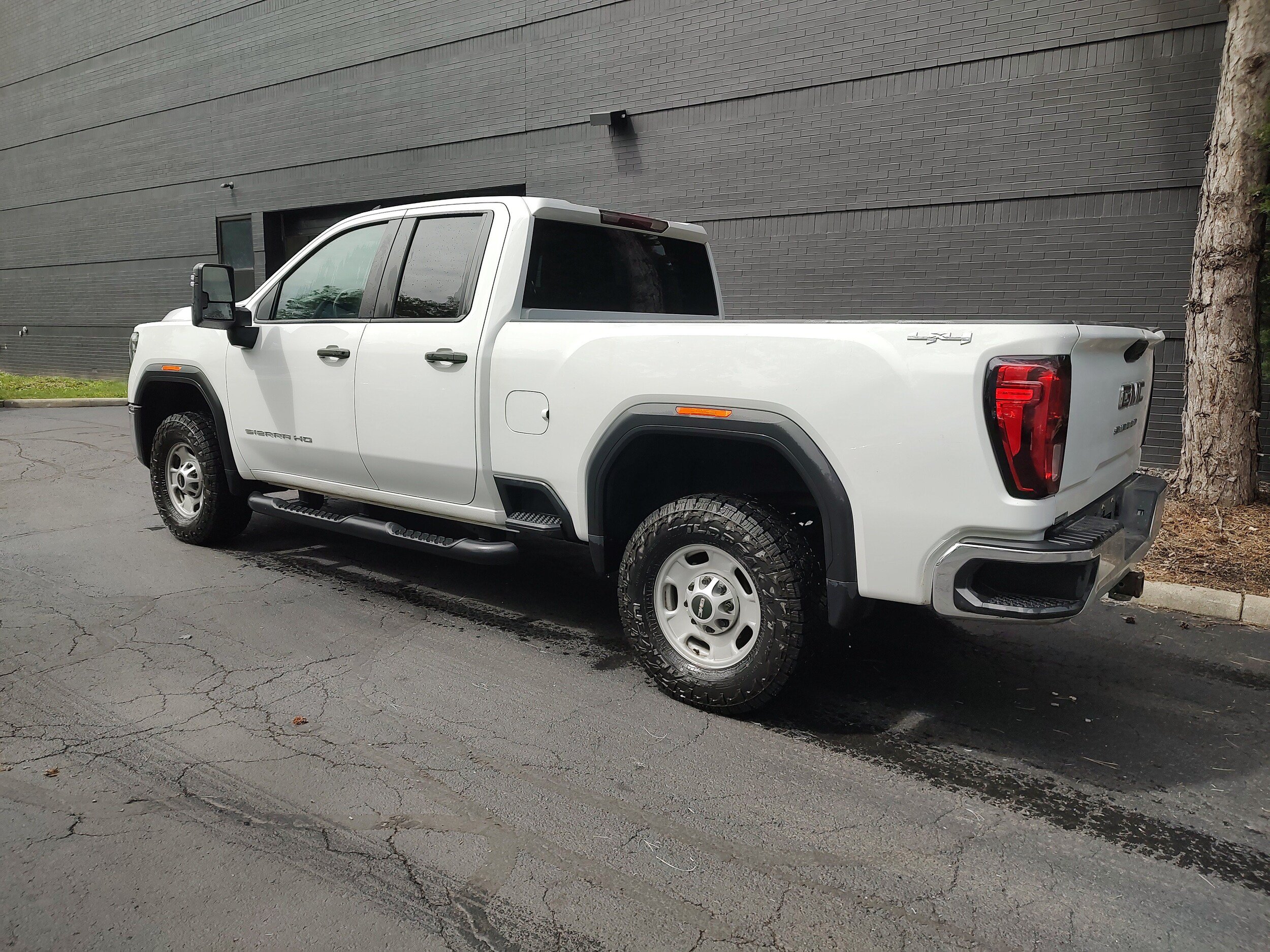Used 2024 GMC Sierra 2500 Pro w/ Convenience Package AWD/4WD image 4
