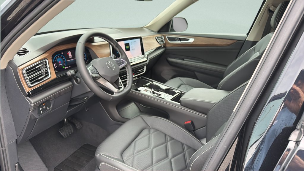 New 2026 Volkswagen Atlas SE FWD image 32