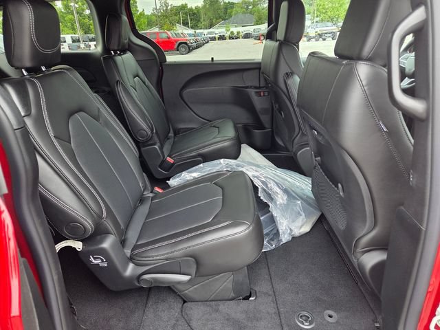 New 2027 Chrysler Pacifica Select FWD image 12
