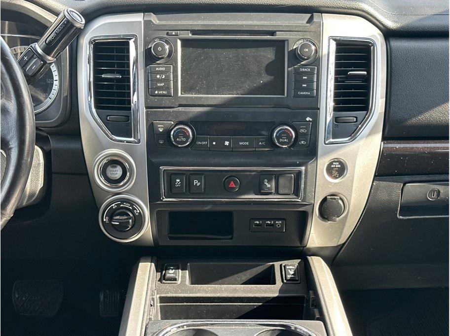Used 2019 Nissan Titan SV w/ SV Convenience Package image 16