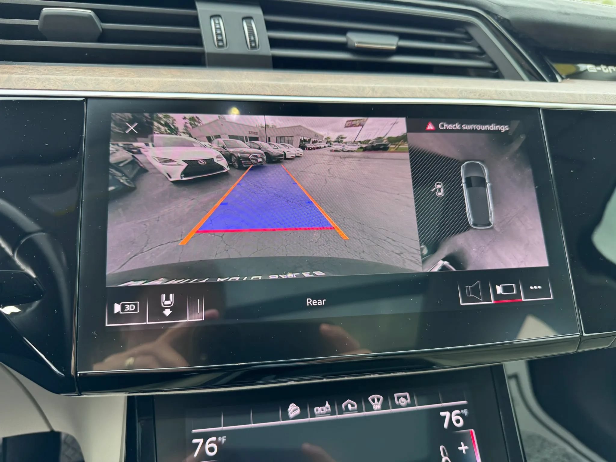 Used 2019 Audi e-tron Prestige w/ Prestige Package AWD/4WD image 19