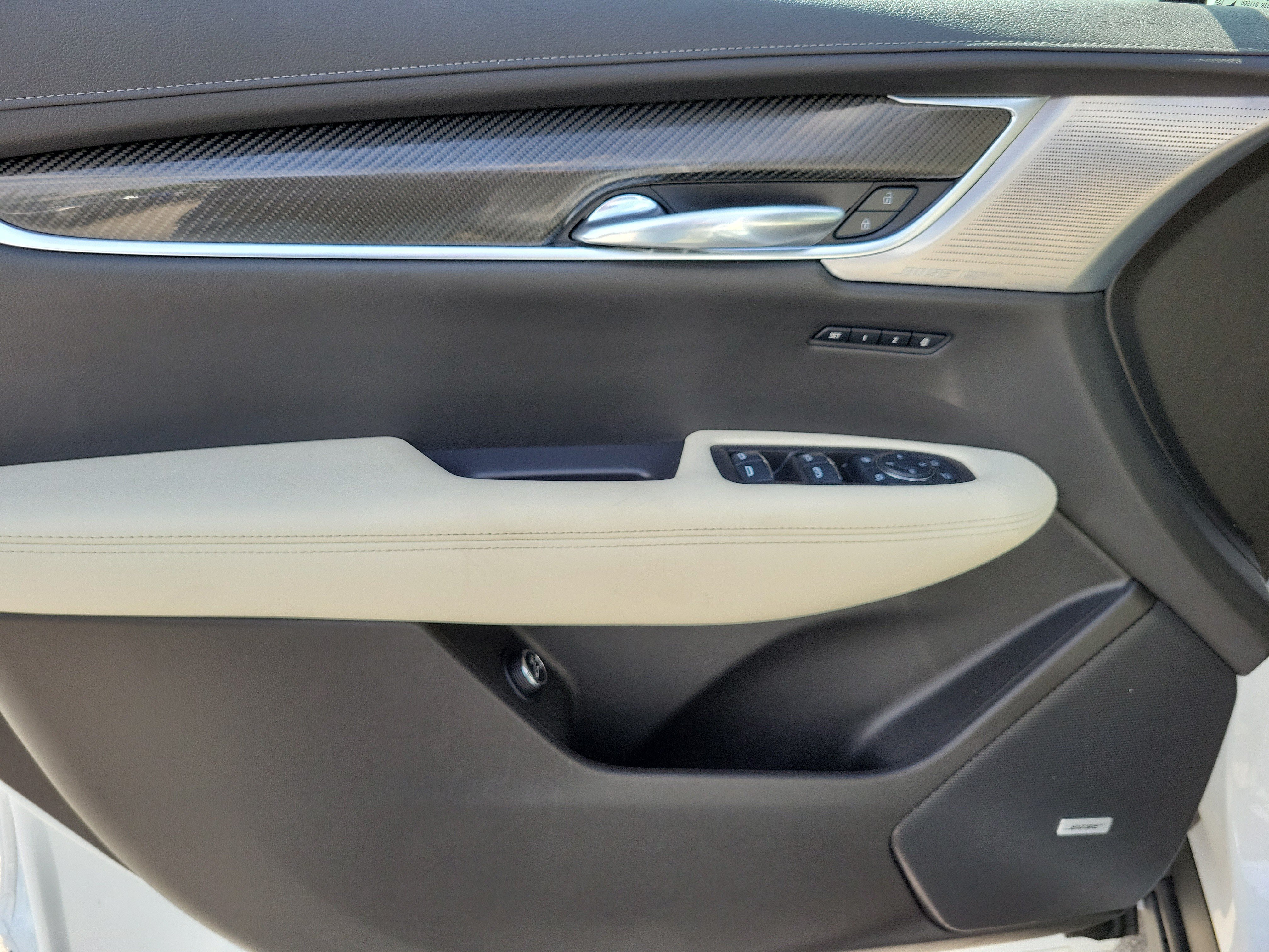 Used 2023 Cadillac XT6 Sport w/ Technology Package AWD/4WD image 28