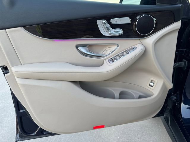 Used 2021 Mercedes-Benz GLC 300 image 4