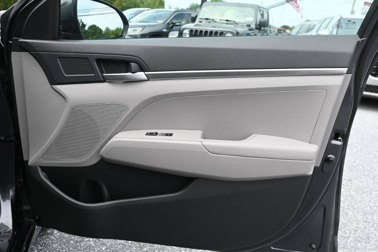 Used 2020 Hyundai Elantra SE FWD image 26