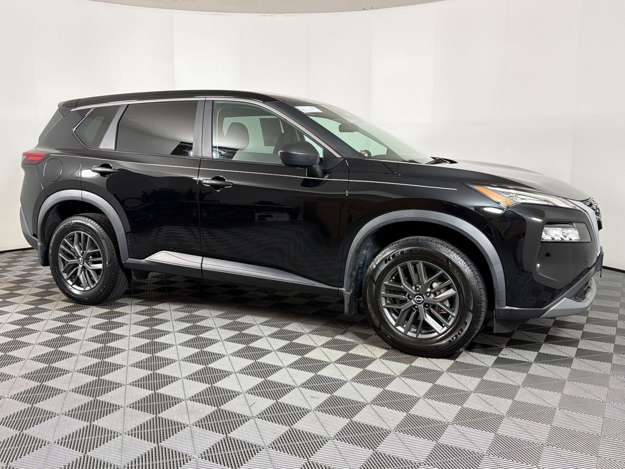 Used 2023 Nissan Rogue S AWD/4WD image 6