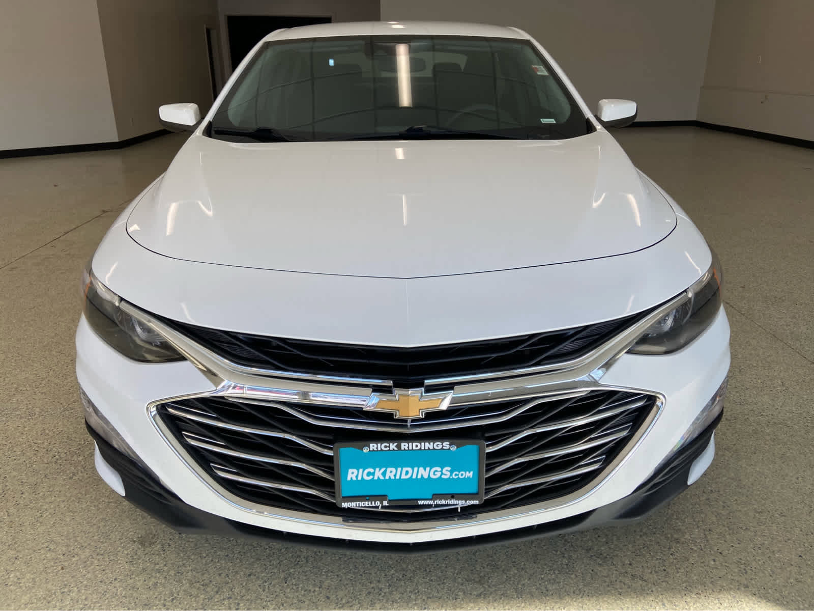 Used 2023 Chevrolet Malibu LT image 2