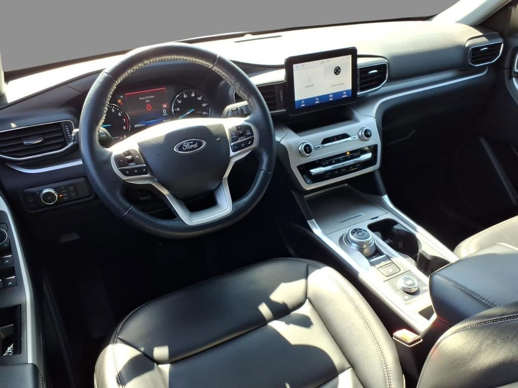 Used 2022 Ford Explorer XLT w/ Equipment Group 202A AWD/4WD image 6